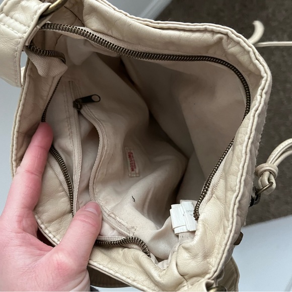Cream lace mossimo crossbody bag - Picture 3 of 3